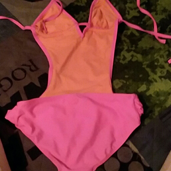 One peice back out swim suit - Picture 2 of 2